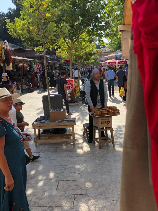 Polis simitçi ve leblebici kılığına girerek dolandırıcılık şebekesini çökertti